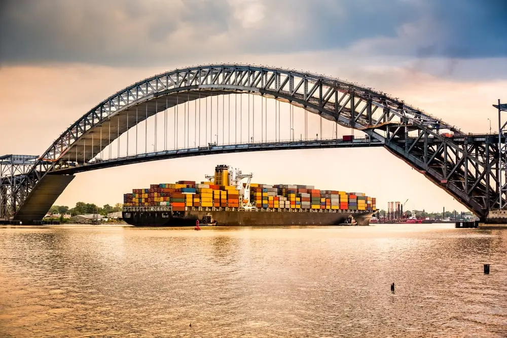 container ship under bayonne bridge