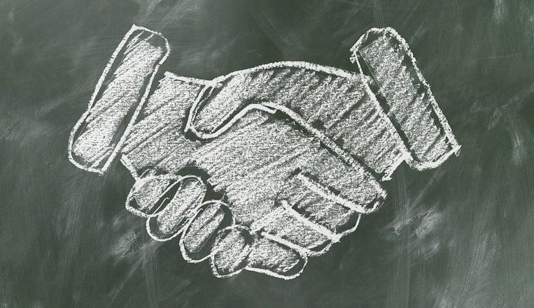 3PL fulfillment partners shake hands
