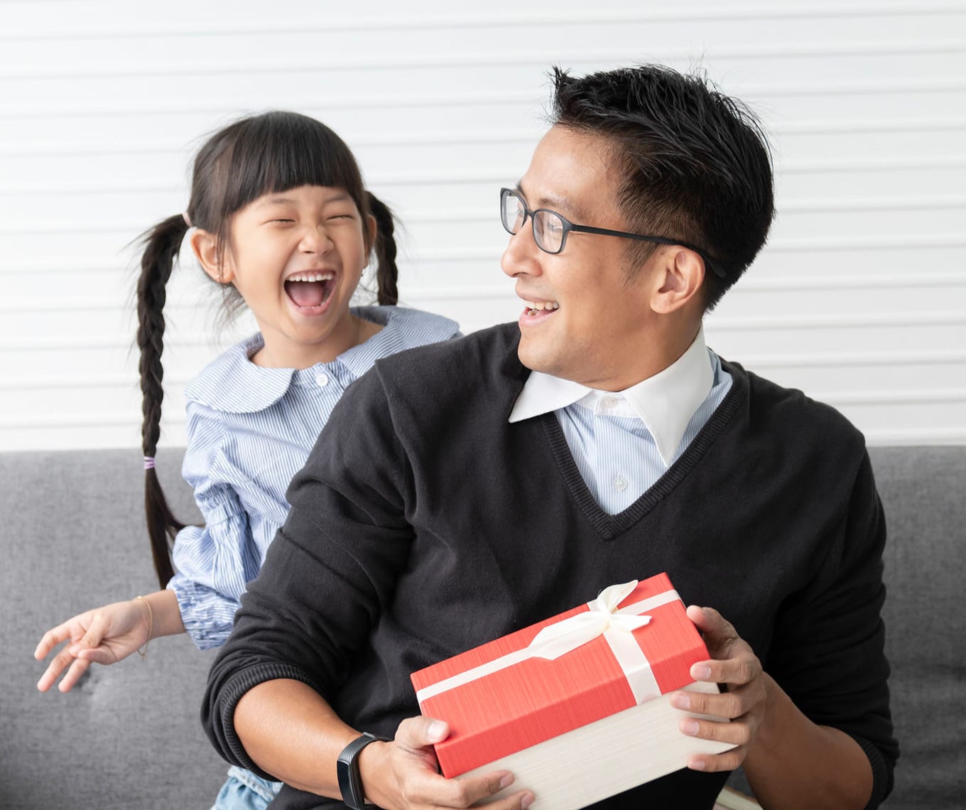 eCommerce Order Fulfillment - Happy family after delivery